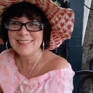 Meet your Posher, Cynthia